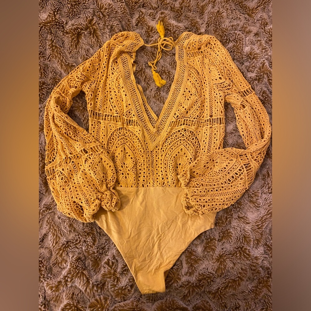 Like new Free People Jens Pirate Booty long sleeve bell sleeve yellow bodysuit - Picture 6 of 7
